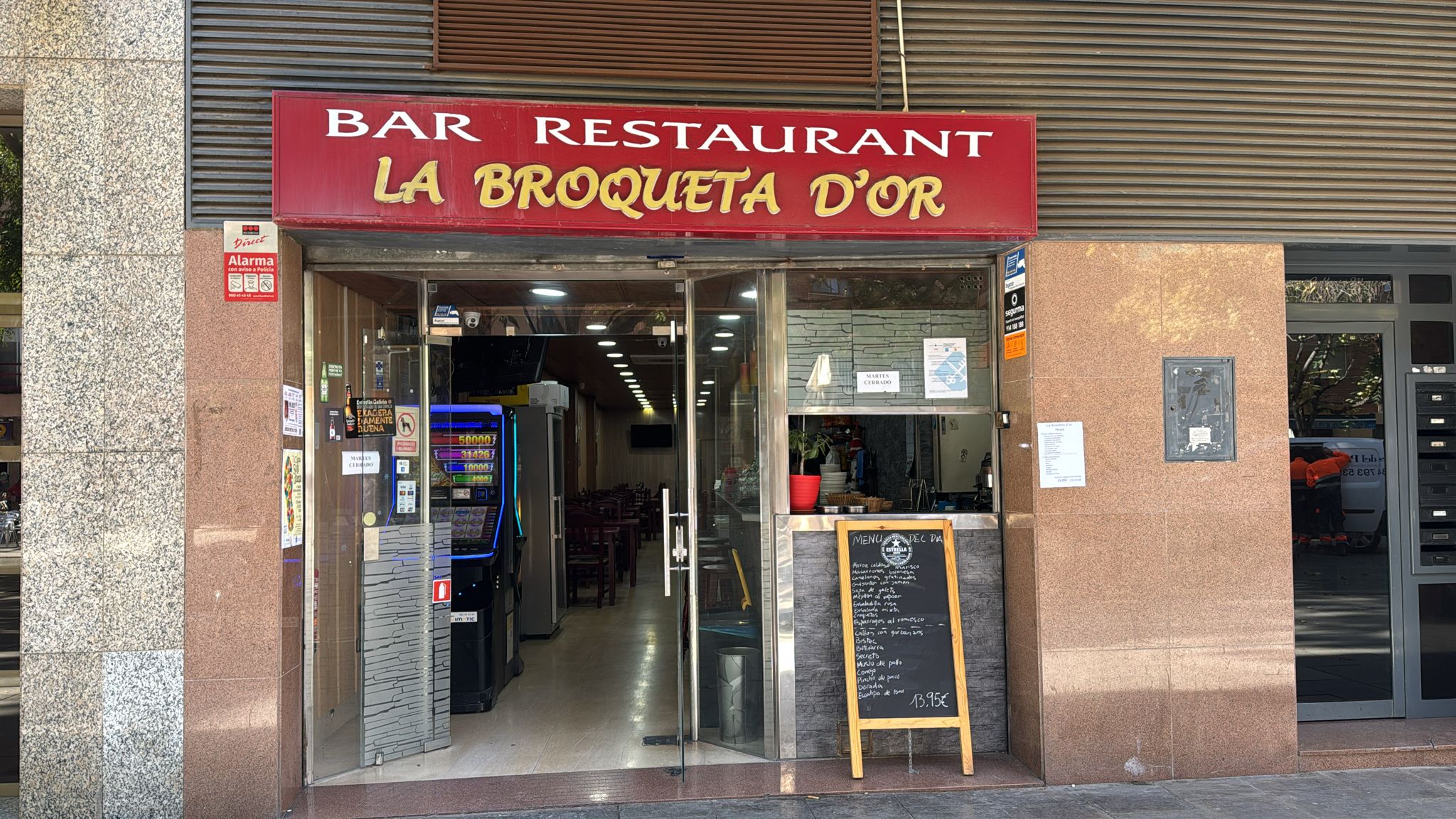 Entrada del restaurante La Broqueta D'or